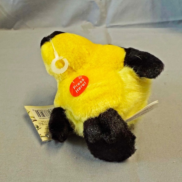 SINGING BIRD, PLAYS REAL BIRD CALLS, AMERICAN GOLDFINCH, 6 L x 4 ½ W x 4 ¾ H IN - Picture 2 of 16